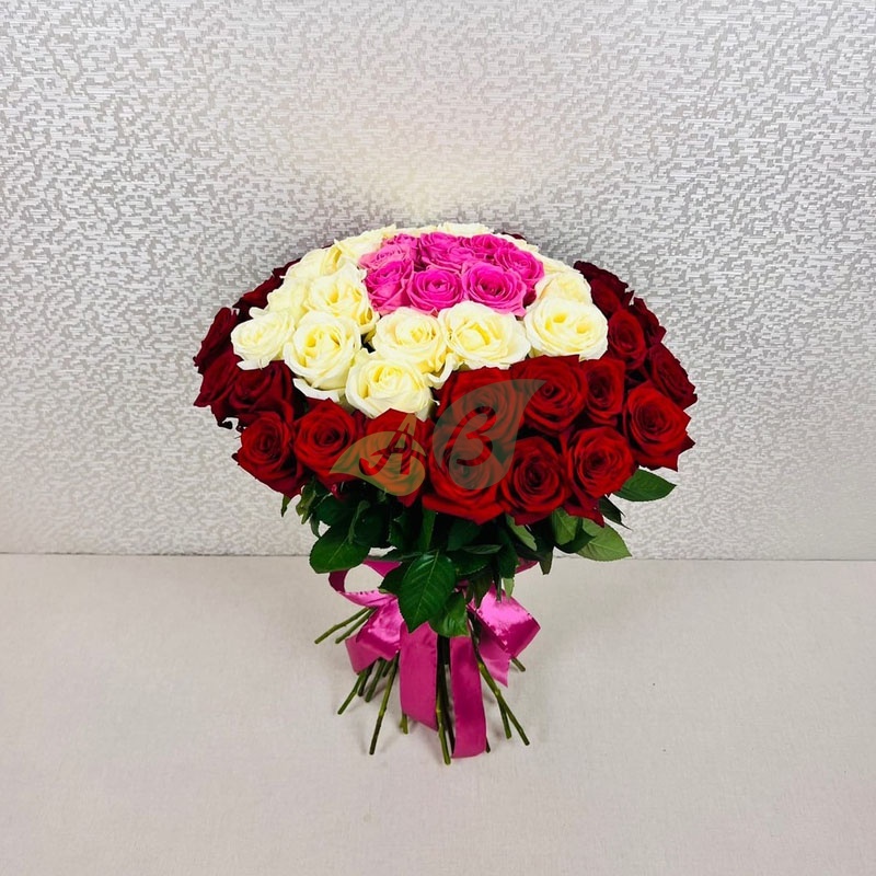 Букет из 51 розы разного цвета