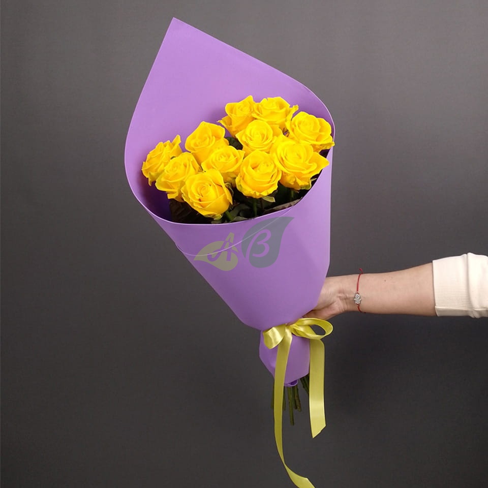 Оформленный букет из жёлтых роз