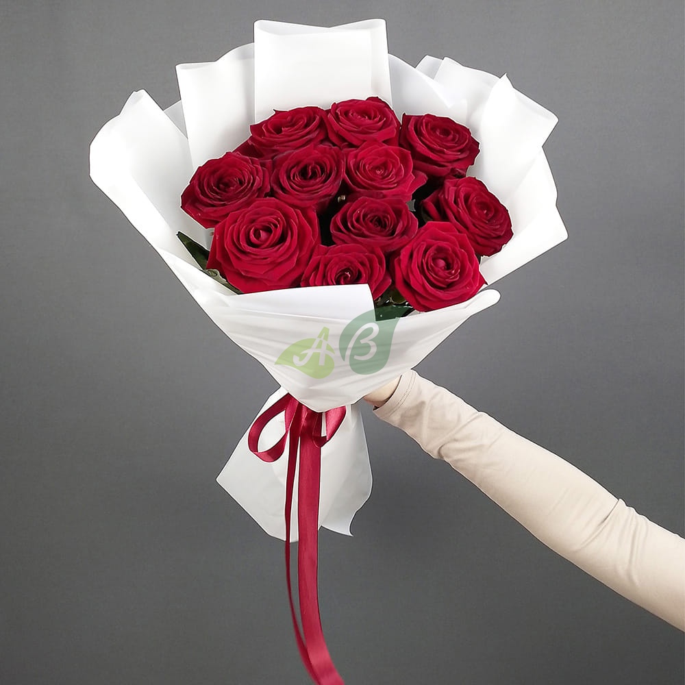Букет красных роз Ред Наоми с высотой стебля 60 см