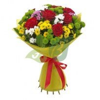 Сборный букет цветов 7 роз и хризантемы