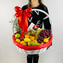 Новогодняя корзина с цветами и фруктами Дюймовочка